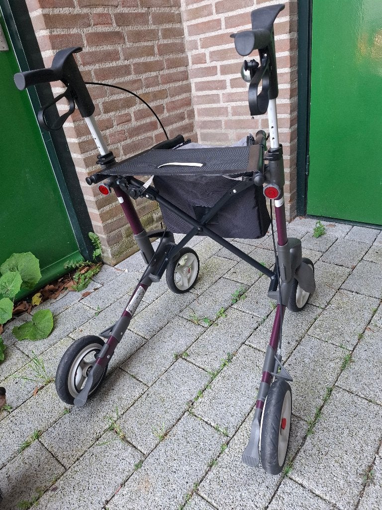 rollator topro trojo G5   met    zitje lichtgewicht lees.nw,, Ophalen of Verzenden, Opvouwbaar, Zo goed als nieuw