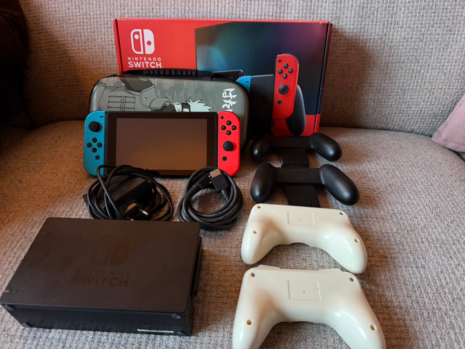 Nintendo Switch 2022 compleet met naruto travelcase en doos!