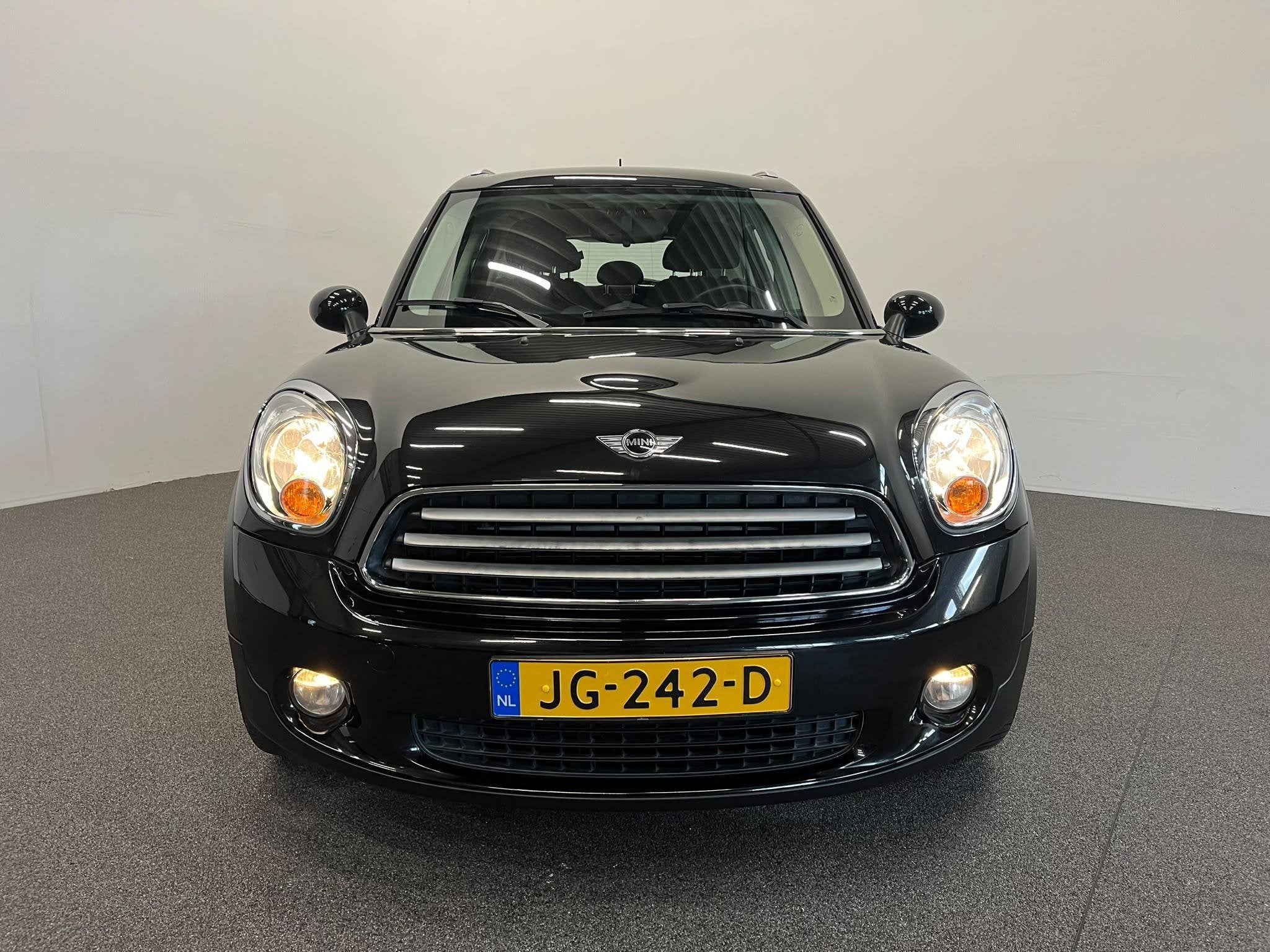 MINI Countryman Cooper Carver Panoramadak Stoelverwarming Pa, Auto's, Mini, Voorwielaandrijving, Euro 5, Stof, Gebruikt
