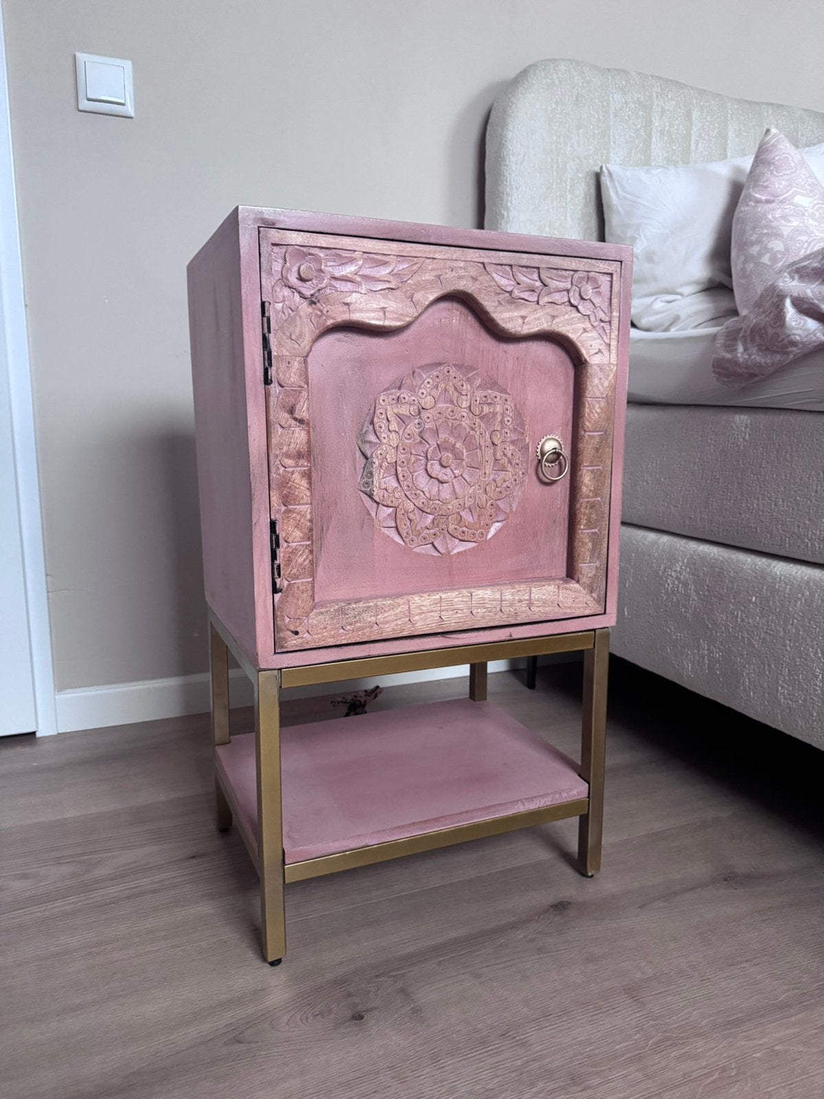 Boohoo Ibiza style oud roze (nacht) kastje, Huis en Inrichting, Ophalen, Zo goed als nieuw, Minder dan 45 cm
