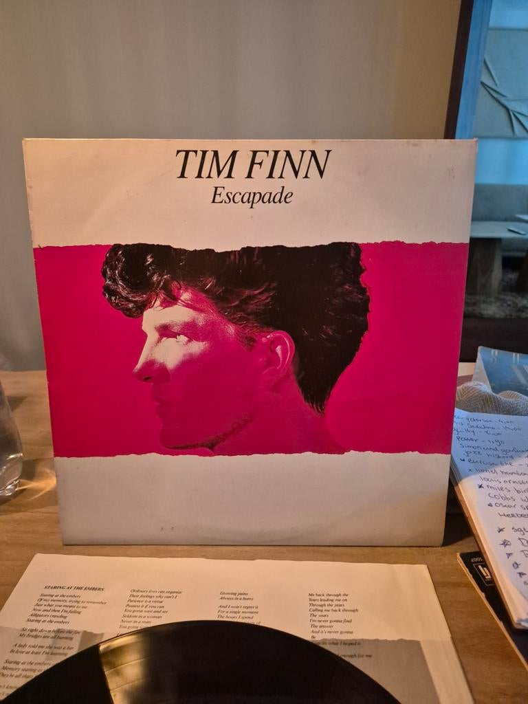 Tim Finn - Escapade LP (1983) - Pop/Rock Klassieker, Gebruikt, 1980 - 1989, Ophalen of Verzenden, Inclusief binnenhoes