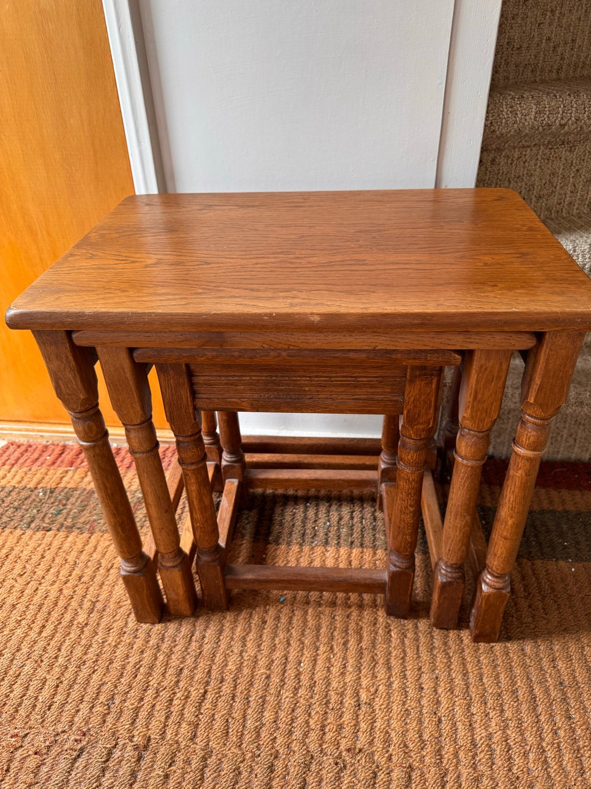 Set van 3 eikenhouten bijzettafels, Antiek en Kunst, Ophalen