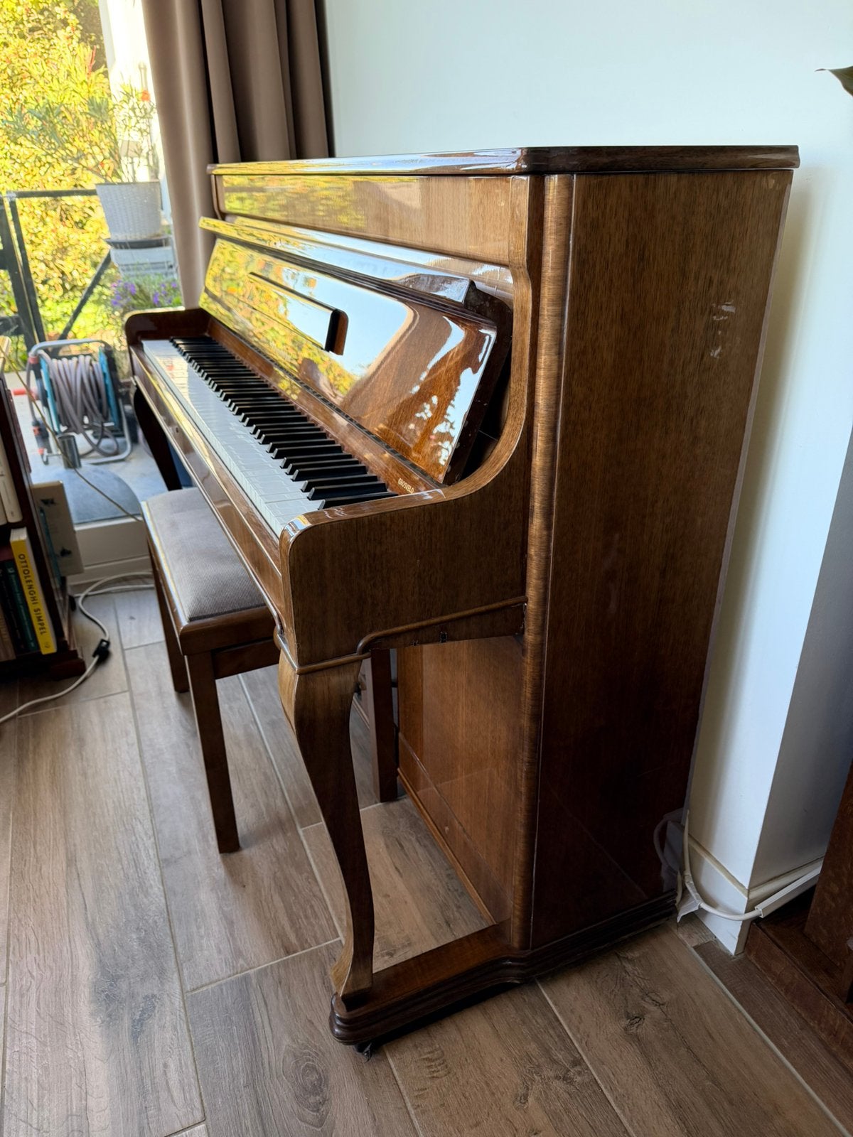 August Förster piano | Klassieke hoogglans | Incl. pianobank, Ophalen, Zo goed als nieuw, Hoogglans