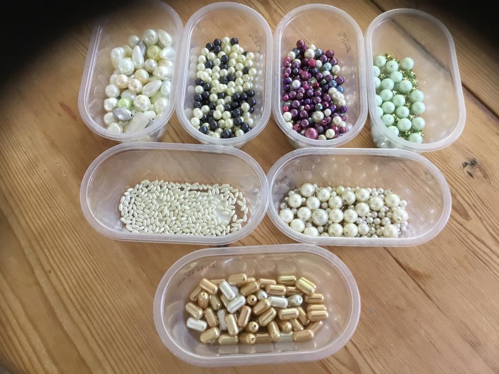 Kralen parels  €4.00.   Bieden, Ophalen of Verzenden, Kraal