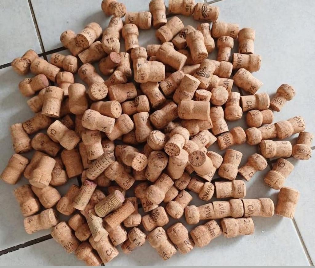 500 kurken, voornamelijk cava, Ophalen, Gebruikt