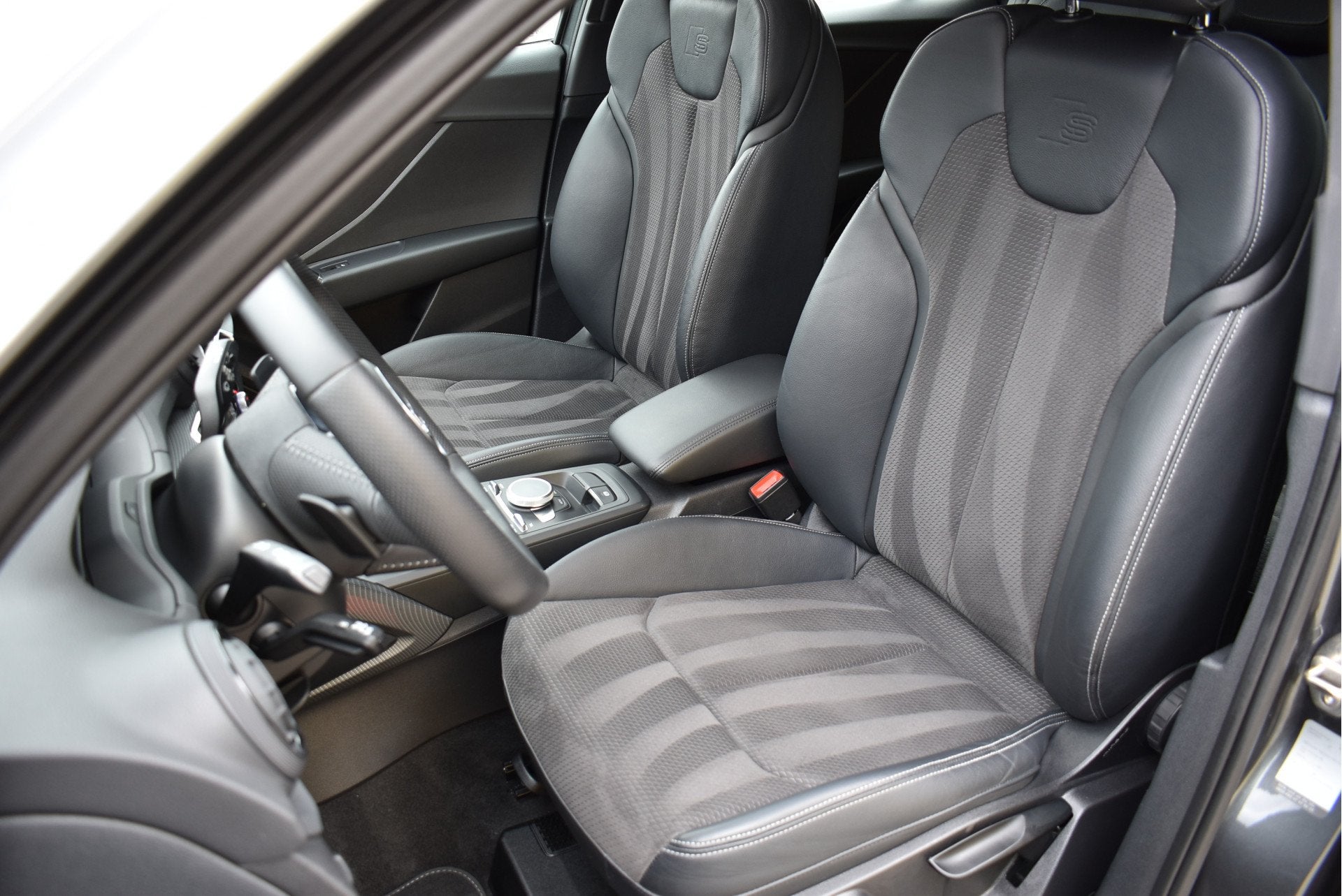 Audi Q2 1.4 TFSI CoD 150 Pk S-Line Pano Sfeer Navi Alcantara, Auto's, Gebruikt, 4 cilinders, 150 pk, 19 km/l