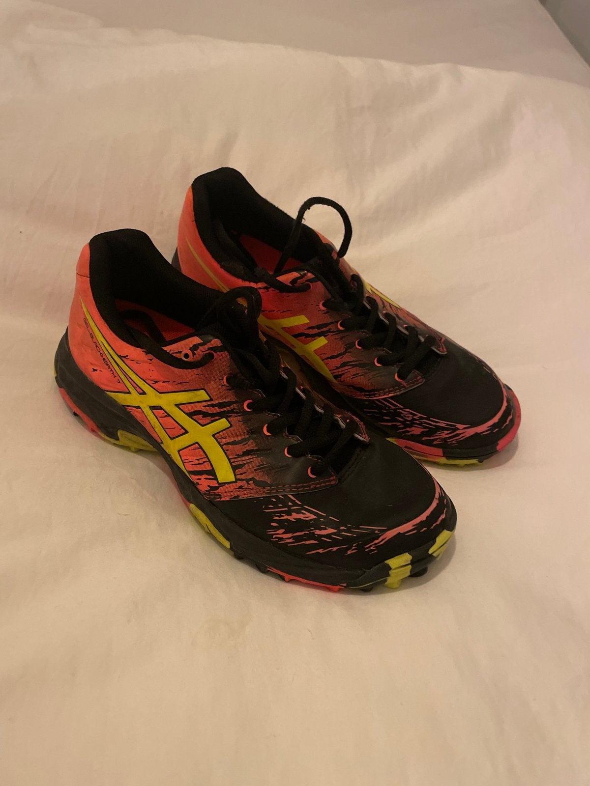 **** ASICS hockeyschoenen maat 37 ****, Ophalen of Verzenden, Zo goed als nieuw, Schoenen