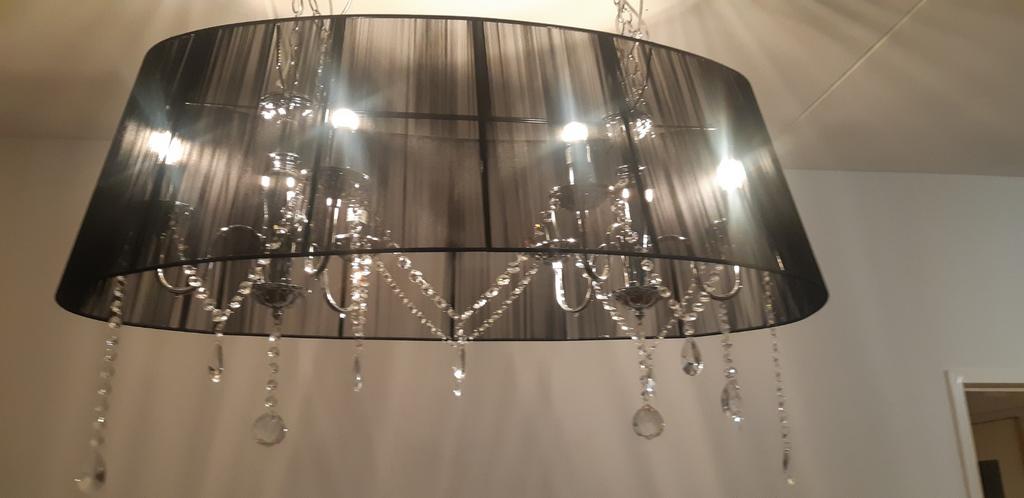 Elegante kroonluchter met zwarte kap en kristallen, Ophalen, Nieuw, Overige materialen, Modern Chique, Klassiek met een twist