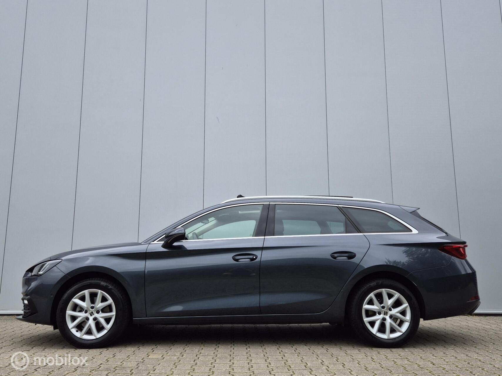 SEAT LEON SPORTSTOURER 1.5 TSI STYLE LAUNCH/PANO/TREKHAAK/BE, Auto's, Voorwielaandrijving, 4 cilinders, Leon, Origineel Nederlands