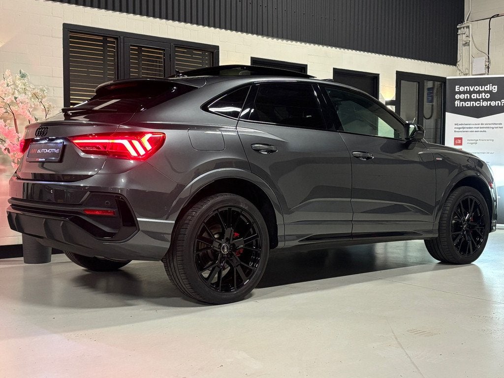 Audi Q3 Sportback 45 TFSI e 3x S Line |Carbon|Pano|Sonos|Alc, Gebruikt, Zwart, Leder en Stof, Automatische klimaatregeling