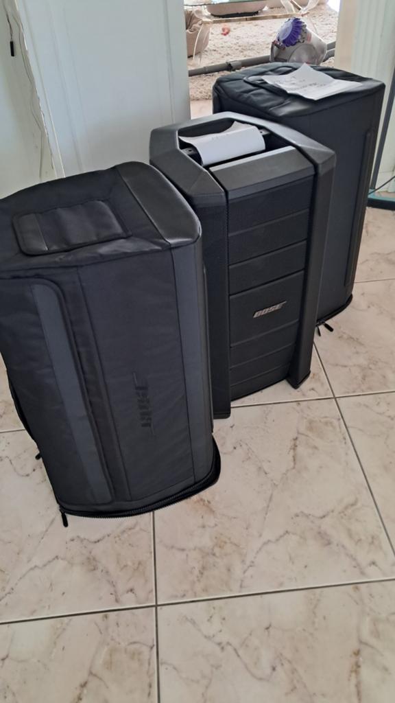 2 Bose F1 812 Speakers inclusief hoezen (defect)