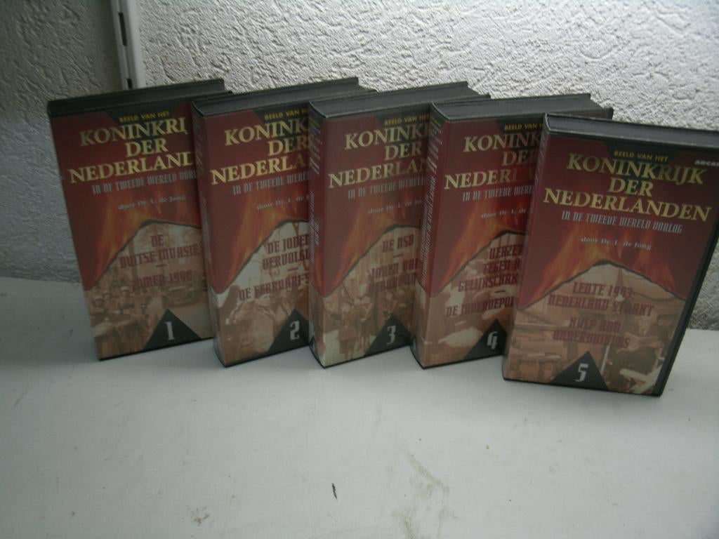 vhs 34b van koninkrijk oorlog deel 1-5 l.de jong, Alle leeftijden, Ophalen of Verzenden, Zo goed als nieuw