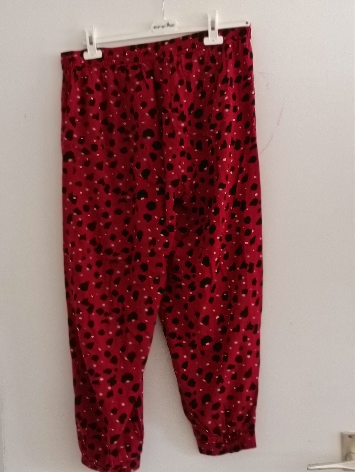 dames Rode broek met zwarte en witte stippen - Maat 44, Kleding | Dames, Maat 42/44 (L), Ophalen of Verzenden, Driekwart, Gedragen