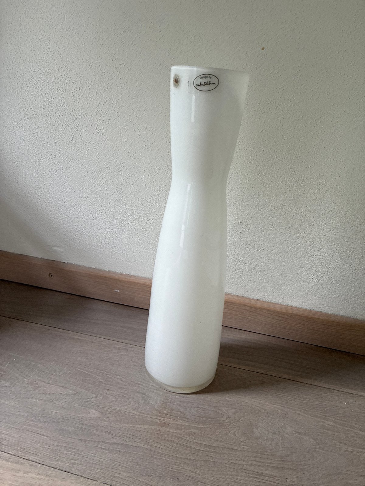 Witte vaas, Design by Erik Höglund, Ophalen