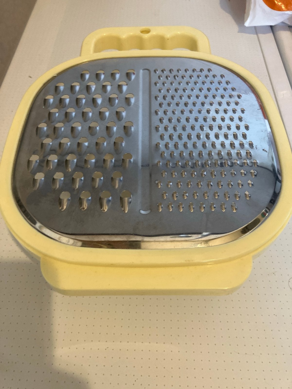 Kunststof rasp met opvangbak - Geel/Transparant, Huis en Inrichting, Keuken | Tupperware, Gebruikt, Geel, Overige typen, Ophalen of Verzenden