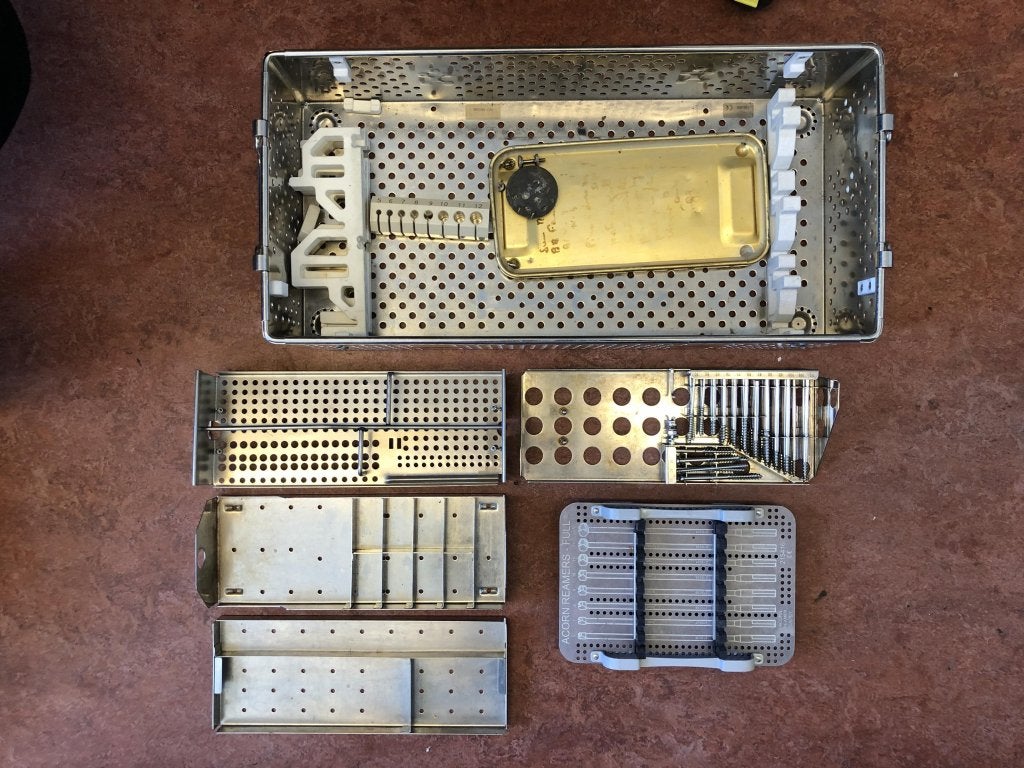 Stryker cassette met orthopedisch schroeven, platen, krammen, Niet ingevuld, Niet ingevuld, Ophalen of Verzenden, Zo goed als nieuw