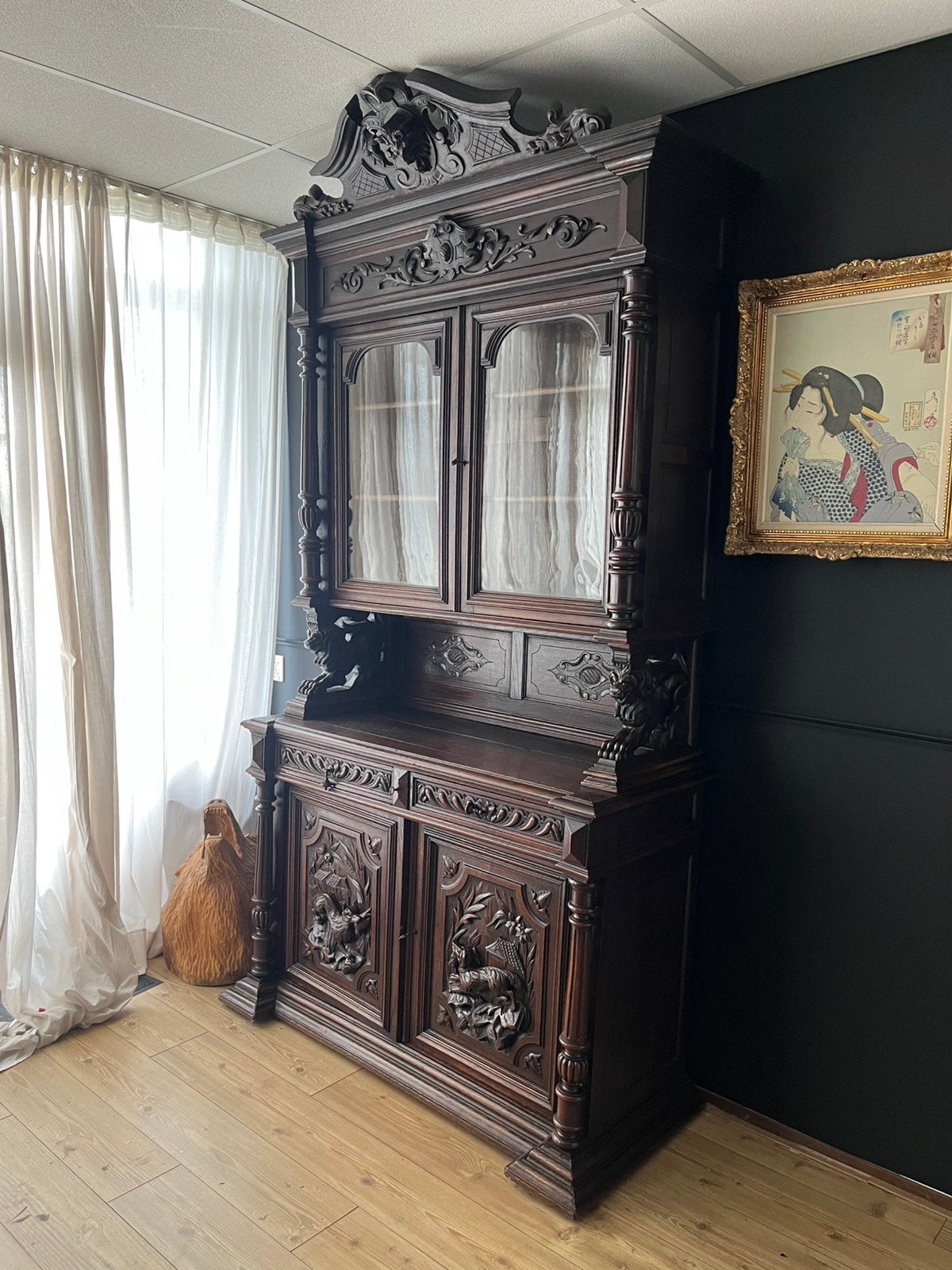 Antieke jachtkast met leeuwen en vitrine, Antiek en Kunst, Ophalen