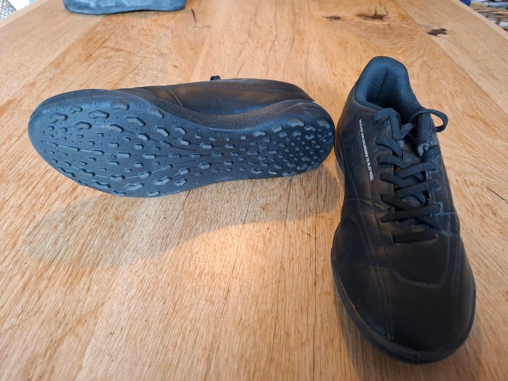 Kipstra kunstgrasschoenen maat 39, Sport en Fitness, Maat XS of kleiner, Ophalen of Verzenden, Zo goed als nieuw, Schoenen