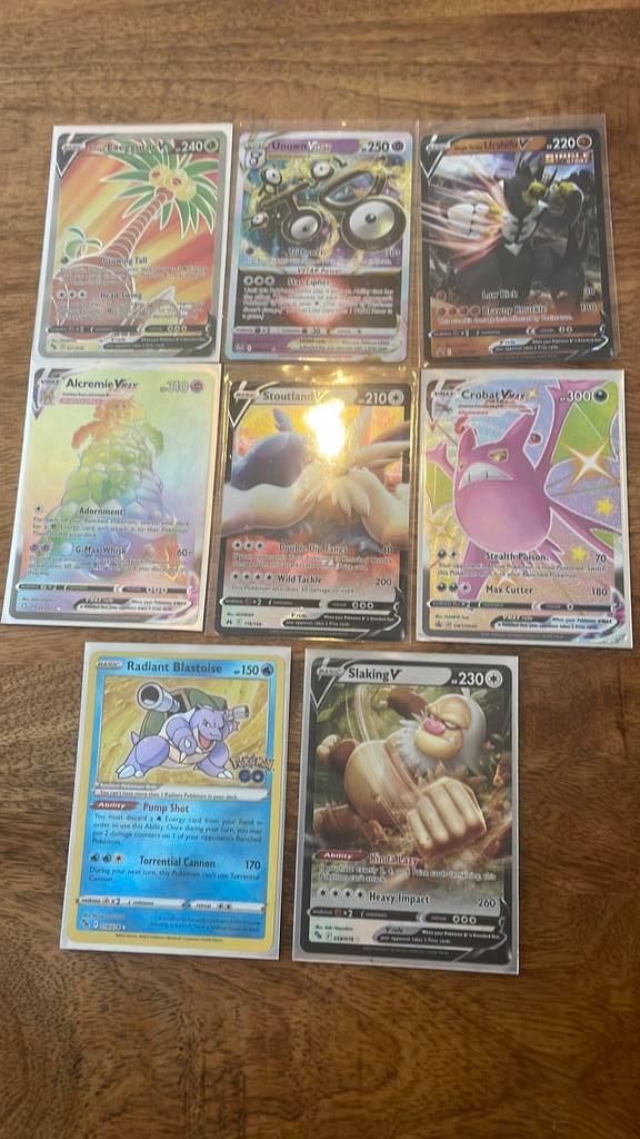 Pokemon kaarten V 8 stuks, Ophalen of Verzenden, Zo goed als nieuw, Meerdere kaarten