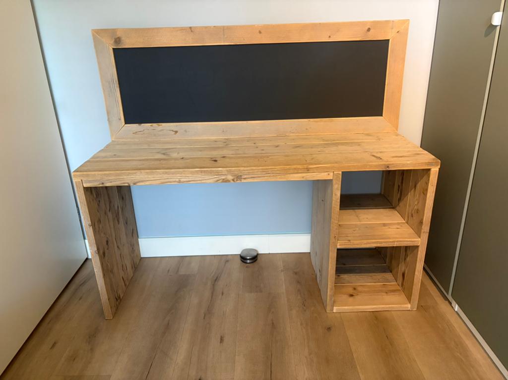 Houten kinder bureau met krijtbord, Ophalen, Gebruikt, Tafel(s)
