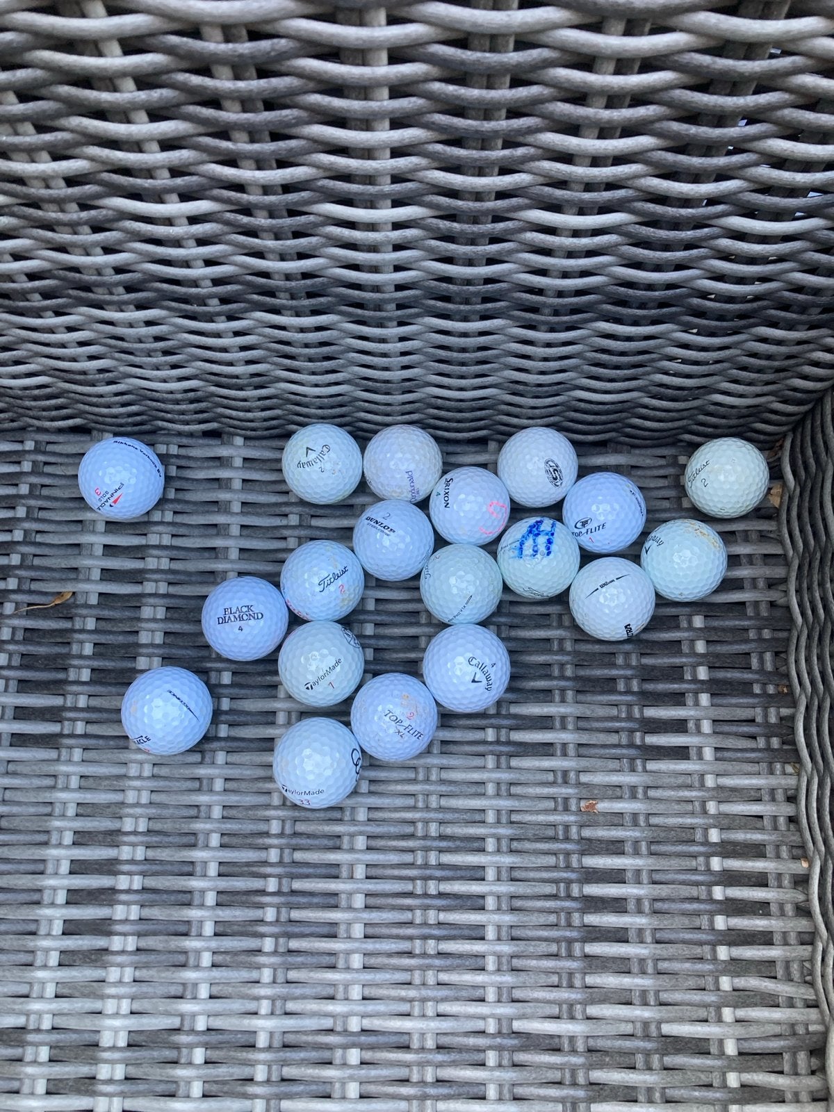 18 gebruikte golfballen - Diverse merken (Titleist, Callaway, Ophalen of Verzenden, Gebruikt, Bal(len), Overige merken