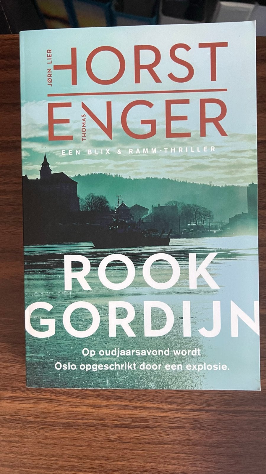 Rookgordijn - Jørn Lier Horst & Thomas Enger (Thriller), Ophalen of Verzenden, Zo goed als nieuw, Scandinavië