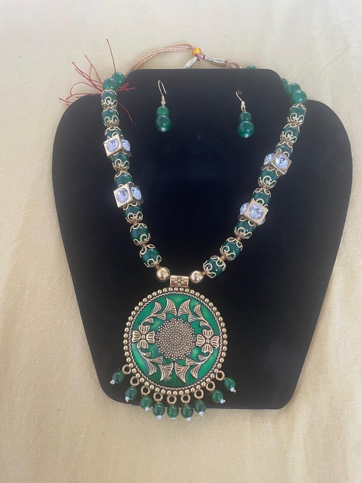 Prachtige Indiase sieradenset met hanger en oorbellen, Sieraden, Tassen en Uiterlijk, Kettingen, Overige materialen, Met strass