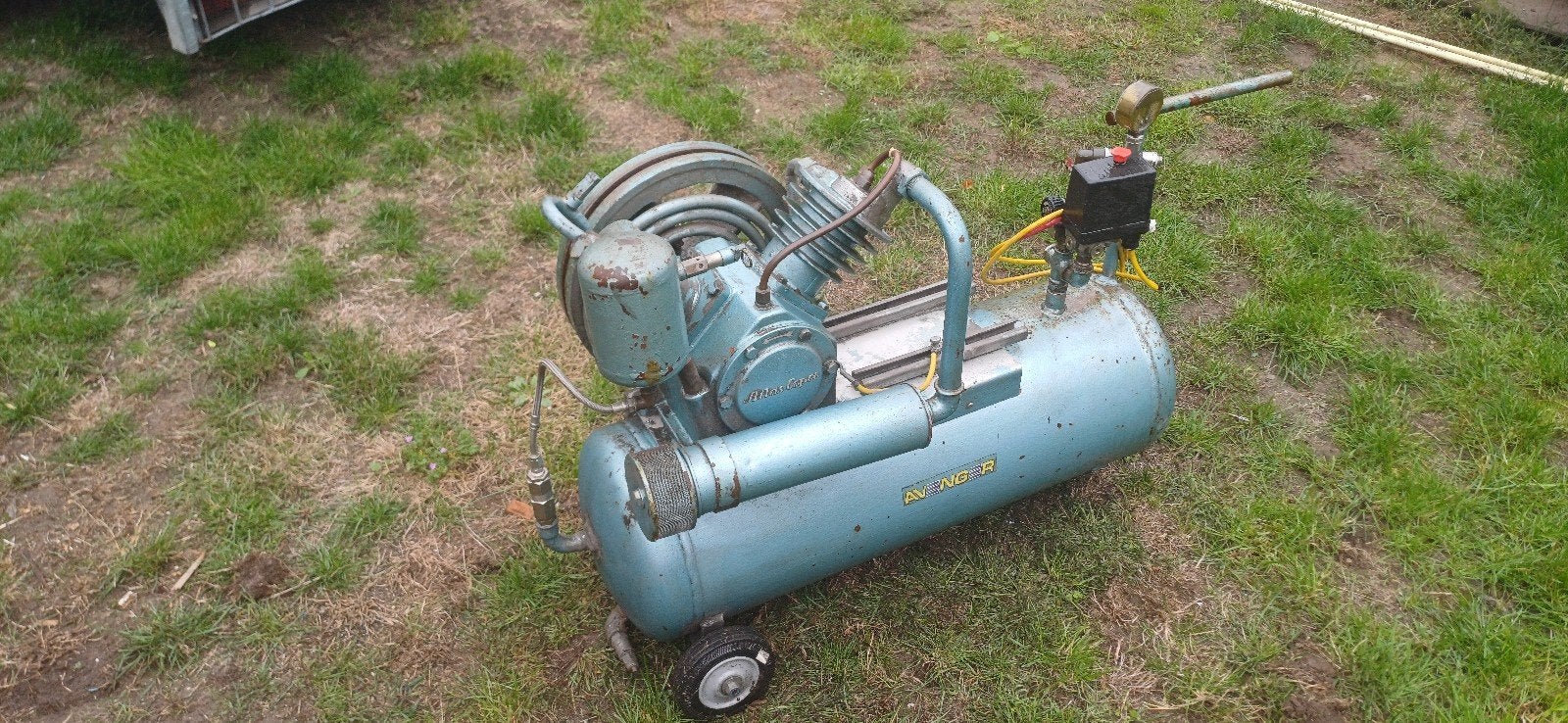 Atlas Copco KT2 RAS compressor (max 14 bar) defecte motor, Doe-het-zelf en Verbouw, Ophalen, Gebruikt, 10 bar of meer, 25 tot 100 liter