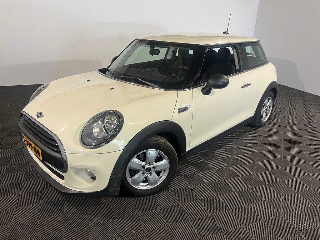 Mini Cooper 1.5 One D Business, T-399-NN, Auto's, Mini, Voorwielaandrijving, Gebruikt, Euro 6, 95 pk
