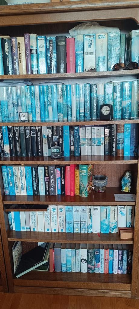 Twee eikenhouten boekenkasten met 200 romans,., Boeken, Ophalen of Verzenden