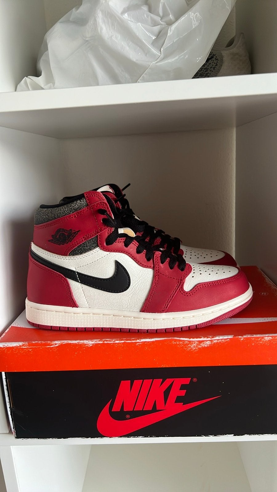Jordan 1 Lost and Found - EU38, Ophalen of Verzenden, Nieuw, Zwart, Sneakers of Gympen
