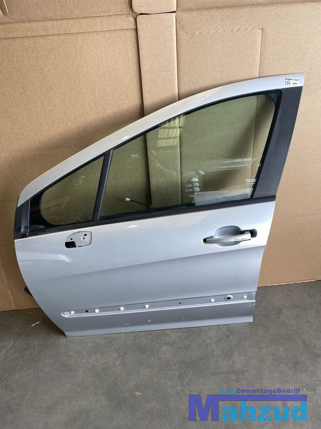 PEUGEOT 308 Grijs EZR Links voor deur portier 2007-2013, Auto-onderdelen, Taurusavenue 1
2132 LS  Hoofddorp, NL, Gebruikt, Contact.group@renault.com