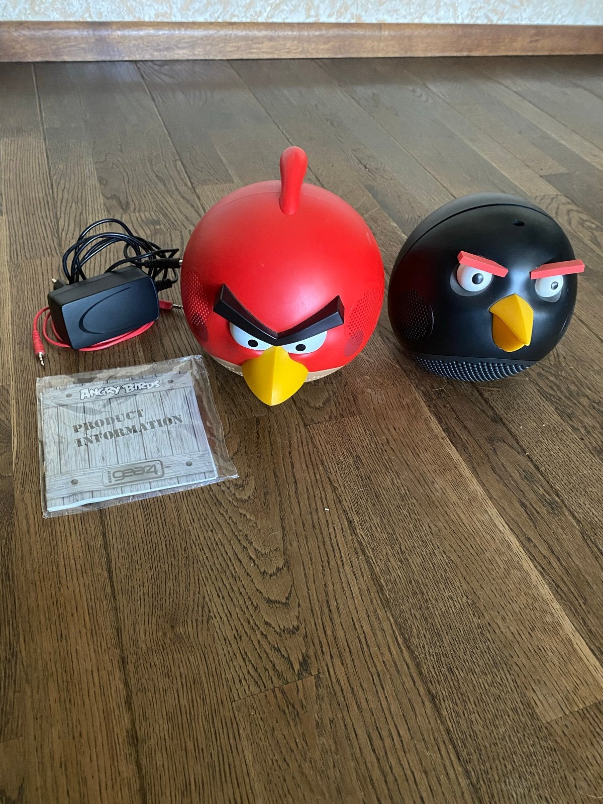 Twee Angry Birds speakers met voeding en boekje, Audio, Tv en Foto, Luidsprekers, Overige merken, Gebruikt, Speakerset, Ophalen of Verzenden