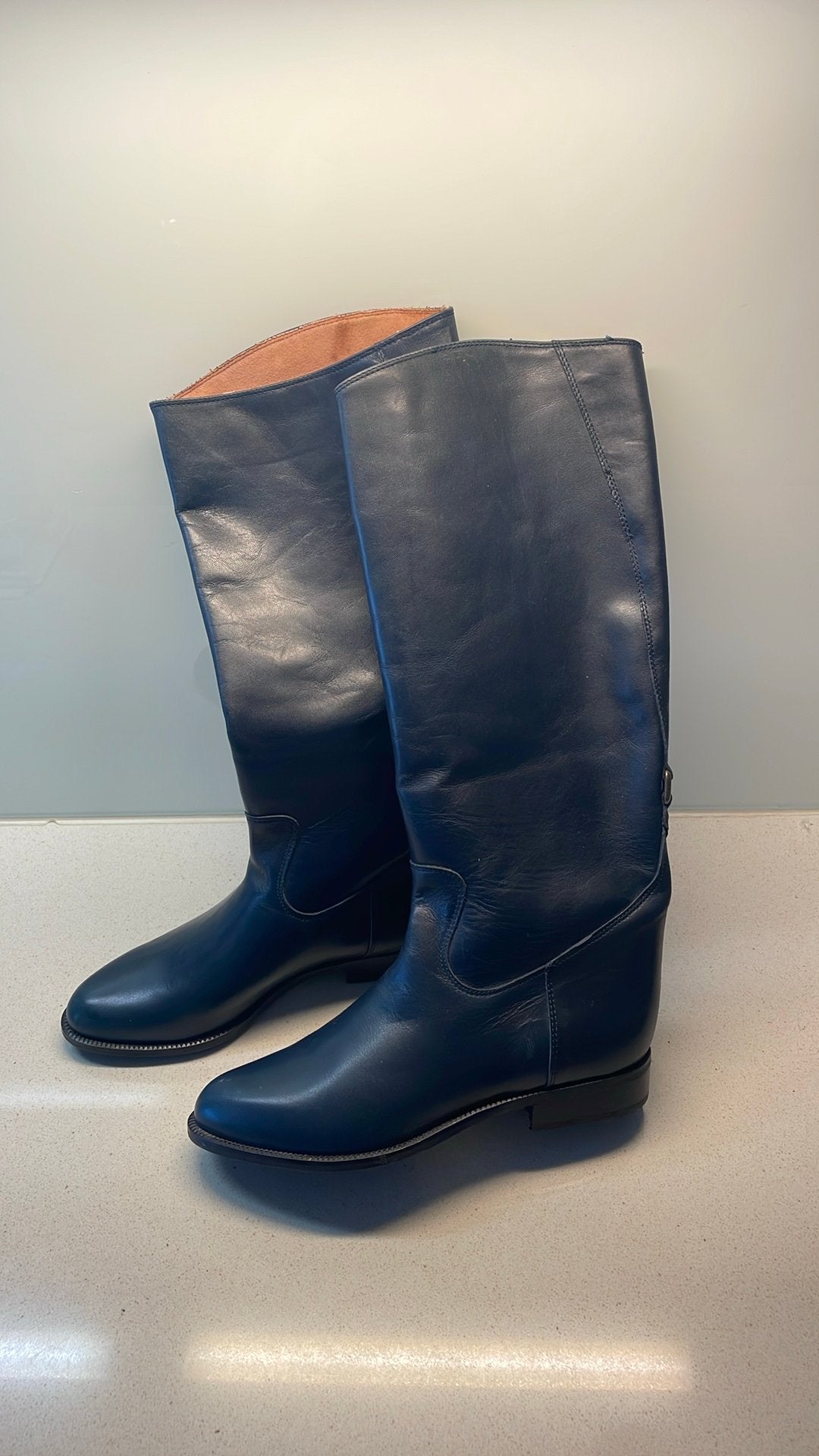 Nieuwe donkerblauwe Bijenkorf laarzen. Maat 38., Hoge laarzen, Blauw, Nieuw, Ophalen of Verzenden