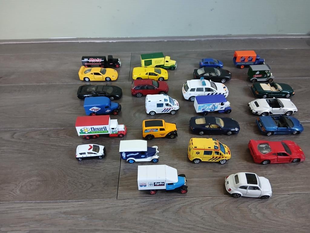 Miniatuur auto's met kleedje, Kinderen en Baby's, Speelgoed | Speelgoedvoertuigen, Ophalen of Verzenden, Zo goed als nieuw