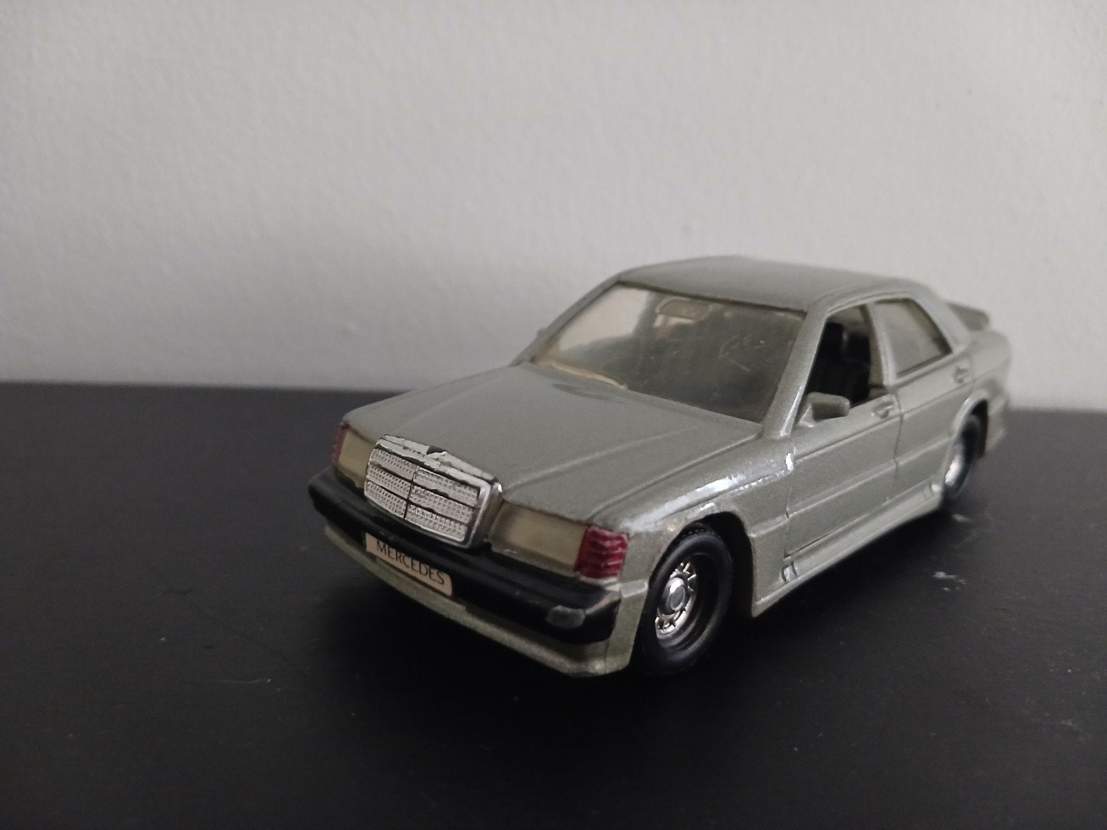 Mercedes-Benz 190e 1:36 Corgi, Hobby en Vrije tijd, Modelauto's | 1:43, Ophalen of Verzenden, Gebruikt, Auto, Corgi