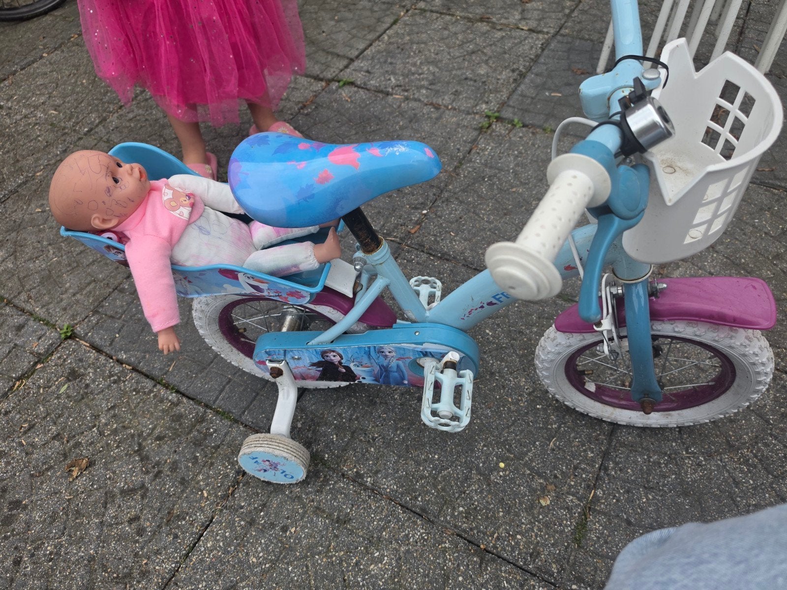Mooie Elsa kinderfiets met zijwieltjes en poppenstoeltje, Fietsen en Brommers, Ophalen of Verzenden