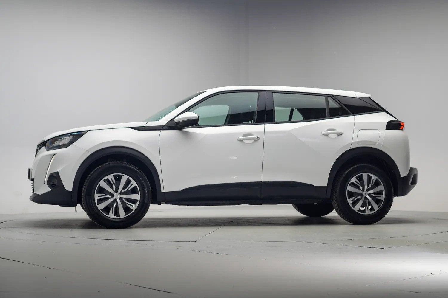 Peugeot 2008 1.2 PureTech Active Pack [ Navigatie Apple /And, Auto's, Dealer onderhouden, 101 pk, Gebruikt, 1199 cc