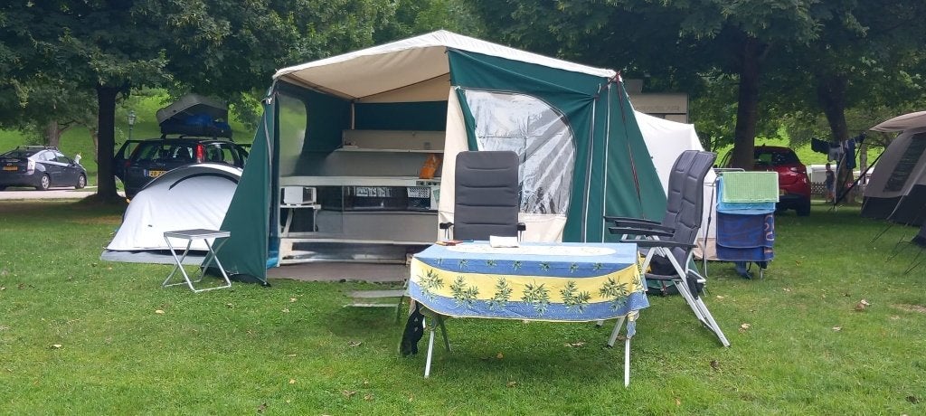 Combi-Camp Venezia met keuken, disselbak & gastencabine, Caravans en Kamperen, Ophalen, Combi-Camp, Beige, Aanwezig