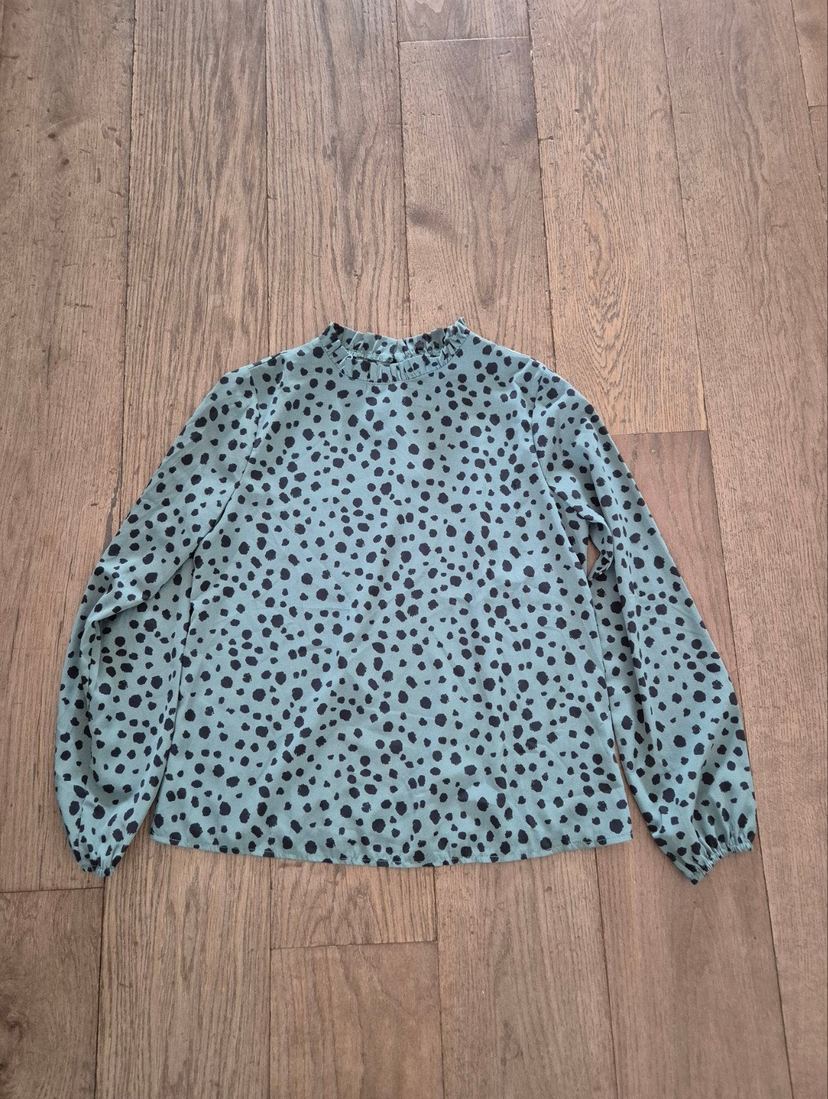 Shein Blouse met stippenprint en ruches, maat M, Maat 38/40 (M), Ophalen of Verzenden, Zo goed als nieuw, SHEIN