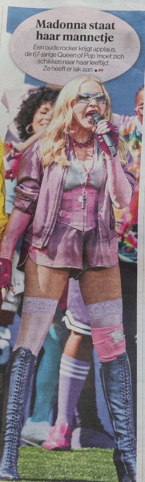 Madonna staat haar mannetje. Krantenartikel, Ophalen of Verzenden, 1980 tot heden, Buitenland, Knipsel(s)