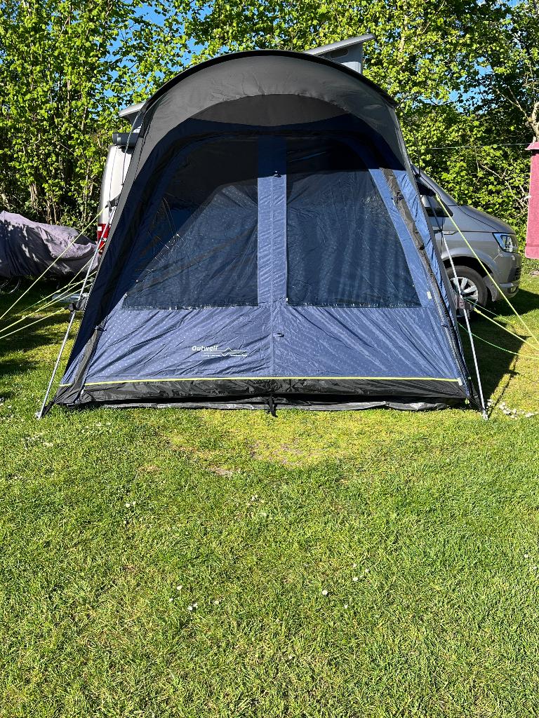 bustent, Caravans en Kamperen, Ophalen, Zo goed als nieuw, Outwell