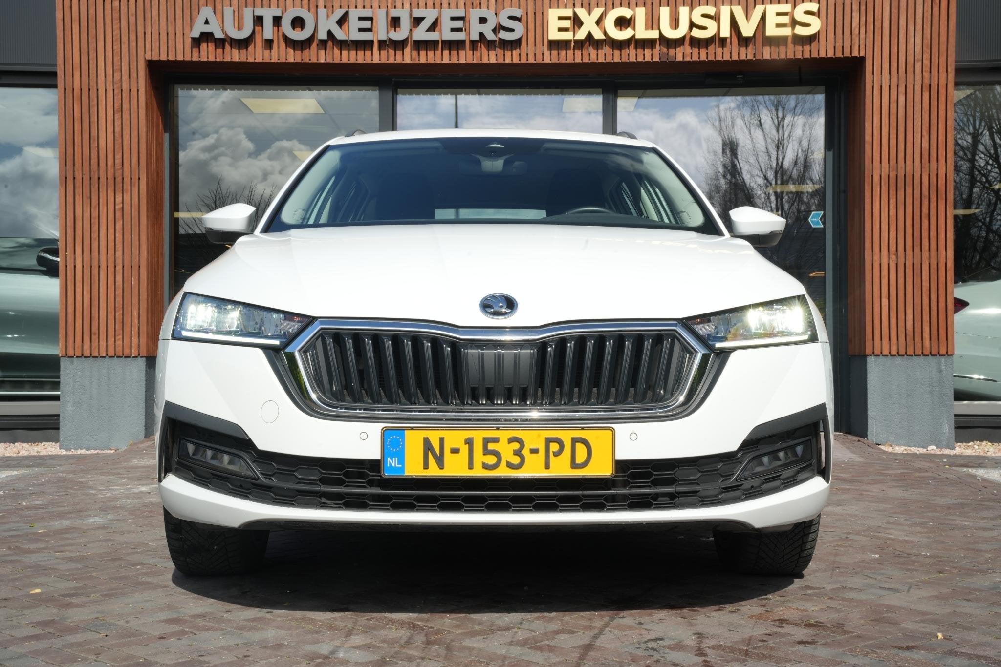 Skoda Octavia Combi 1.4 TSI iV PHEV Business Edition Adaptie, Stof, Gebruikt, Wit, 13 kWh