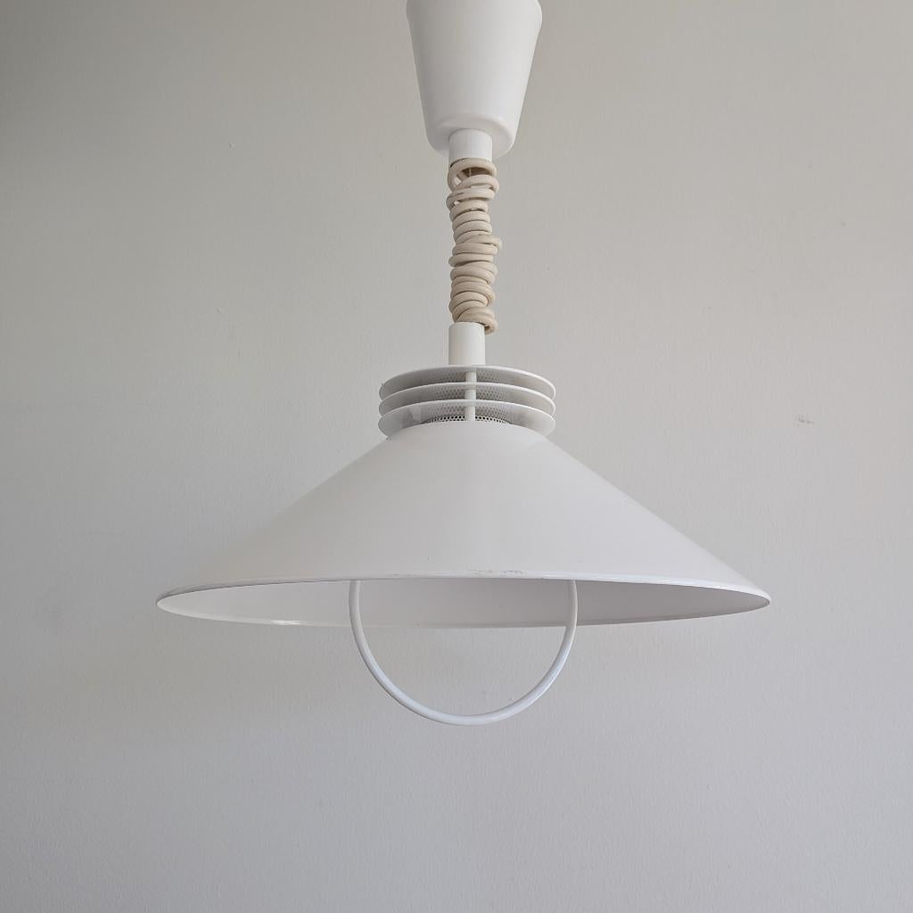 Vintage witte metalen Deense lamp. Wit., Huis en Inrichting, Lampen | Hanglampen, Ophalen of Verzenden, Gebruikt, Metaal, Minder dan 50 cm