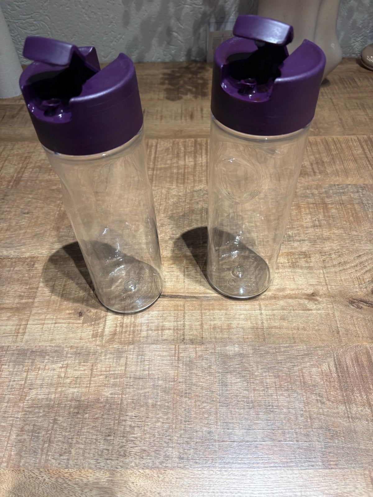 Set van 2 Tupperware drinkflessen met paarse dop, Ophalen, Paars, Zo goed als nieuw, Met deksel