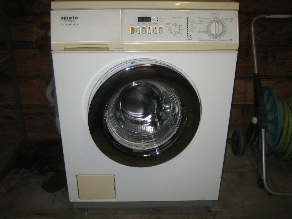 te koop mooie miele wasmachine 1600 toeren hij is goed