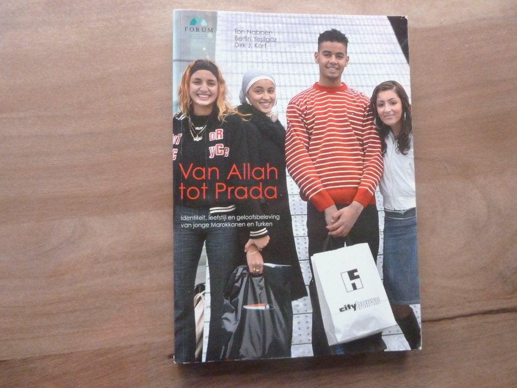 Van Allah tot Prada - Ton Nabben, Berfin Yesilgöz, Dirk Korf, Ophalen of Verzenden, Zo goed als nieuw, Nederland