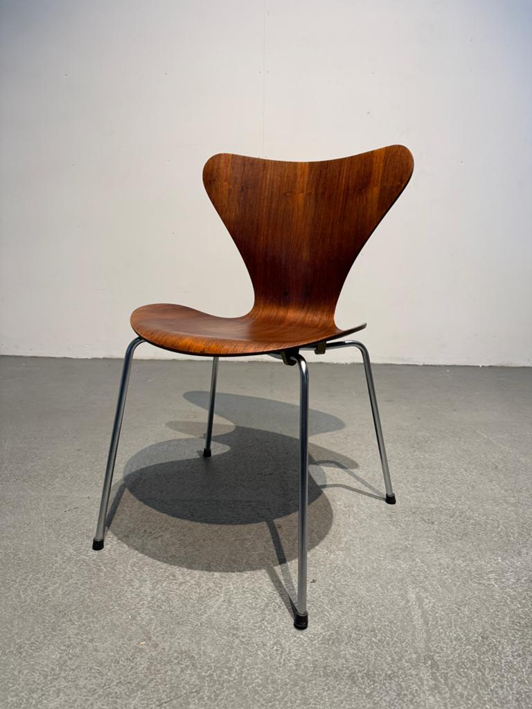 Teak Arne Jacobsen vlinderstoel Fritz Hansen, Huis en Inrichting, Stoelen, Ophalen, Gebruikt, Bruin, Info@vintagehaarlem.nl