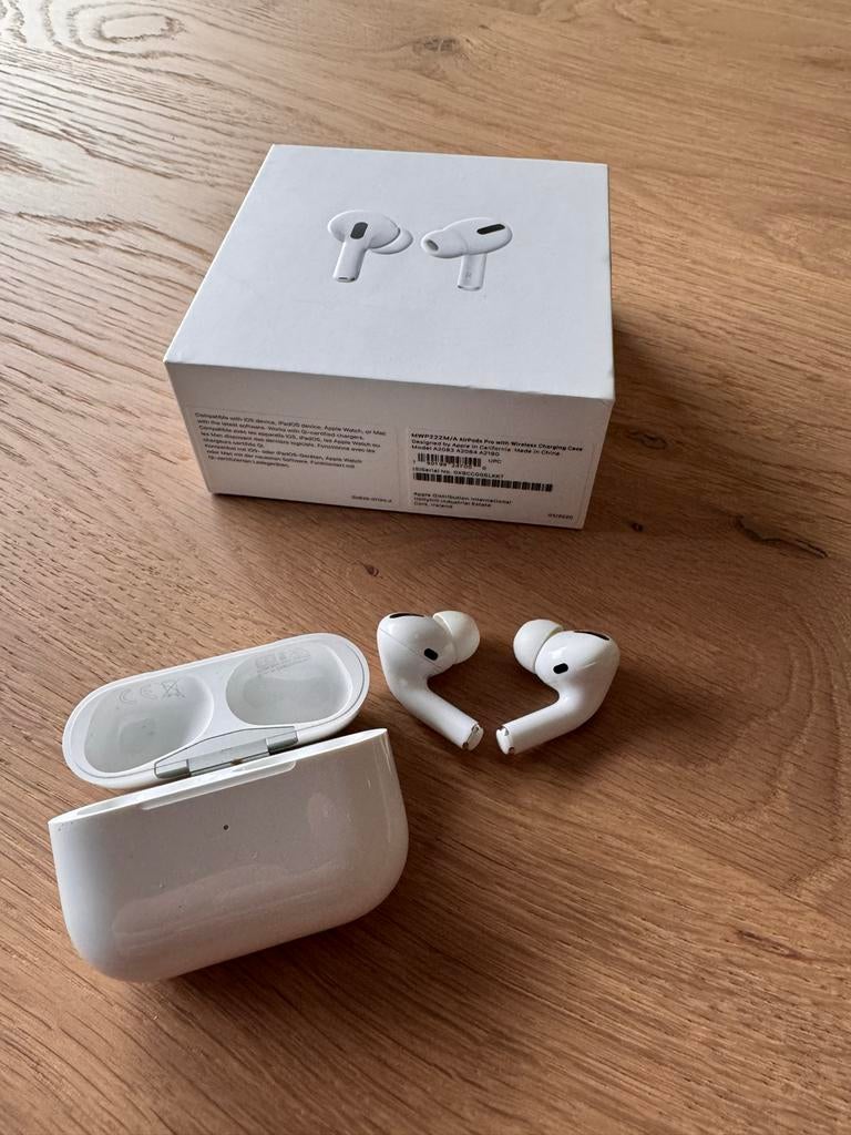 Apple AirPods Pro met draadloze oplaadcase, Telecommunicatie, Mobiele telefoons | Oordopjes, Ophalen of Verzenden, Zo goed als nieuw