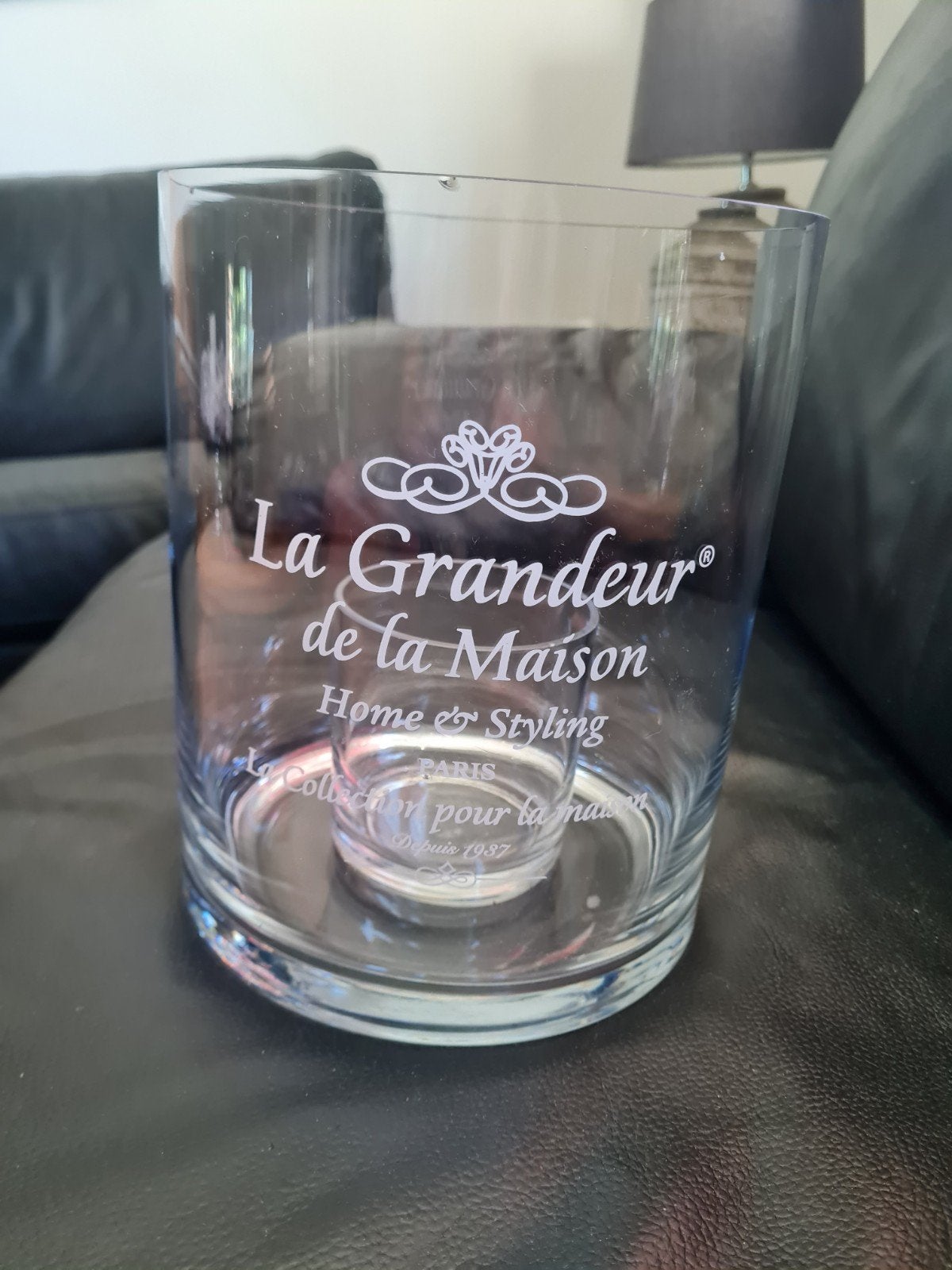 Grote glazen windlicht  'La Grandeur de la Maison', Ophalen of Verzenden, Zo goed als nieuw, Glas, Modern